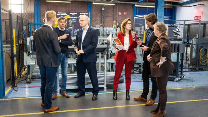 Regio Hardenberg officieel proeftuin maakindustrie: robots en mensen werken er al samen