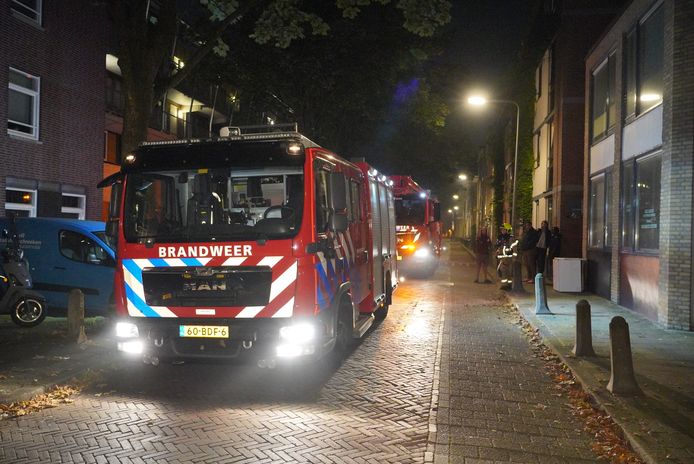 De flat aan de Singelstraat in Arnhem waar woensdagochtend een brandje woedde.