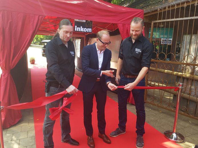 Minister Ben Weyts kwam Pakawi Park officeel openen in het bijzijn van eigenaars Tommy Pasteels en Wim Verheyen.