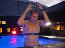 Maarten van der Weijden breekt weer een uitzonderlijk record: 32 uur en 7 minuten tegen stroom in zwemmen