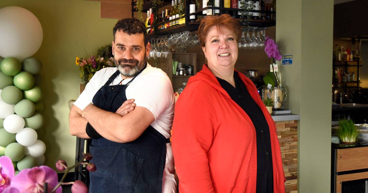 Barbara begint met ‘haar Griekse ober’ van favoriete restaurant, zélf een authentiek Grieks restaura