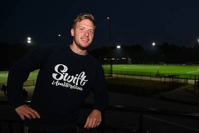 Een Tindermatch brengt Amsterdammer bij EGS’20: ‘Ik vroeg de trainer of hij nog een scorende spits z