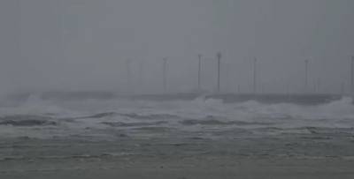 Deux navires dérivent et échouent dans les parcs éoliens au large de Zeebruges