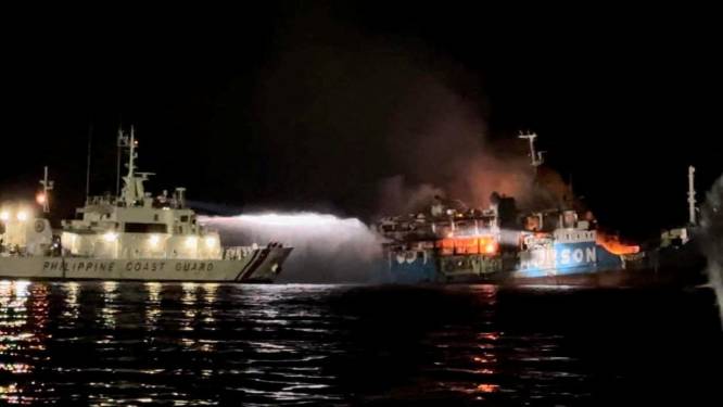 Zeker twaalf doden door brand op veerboot Filipijnen