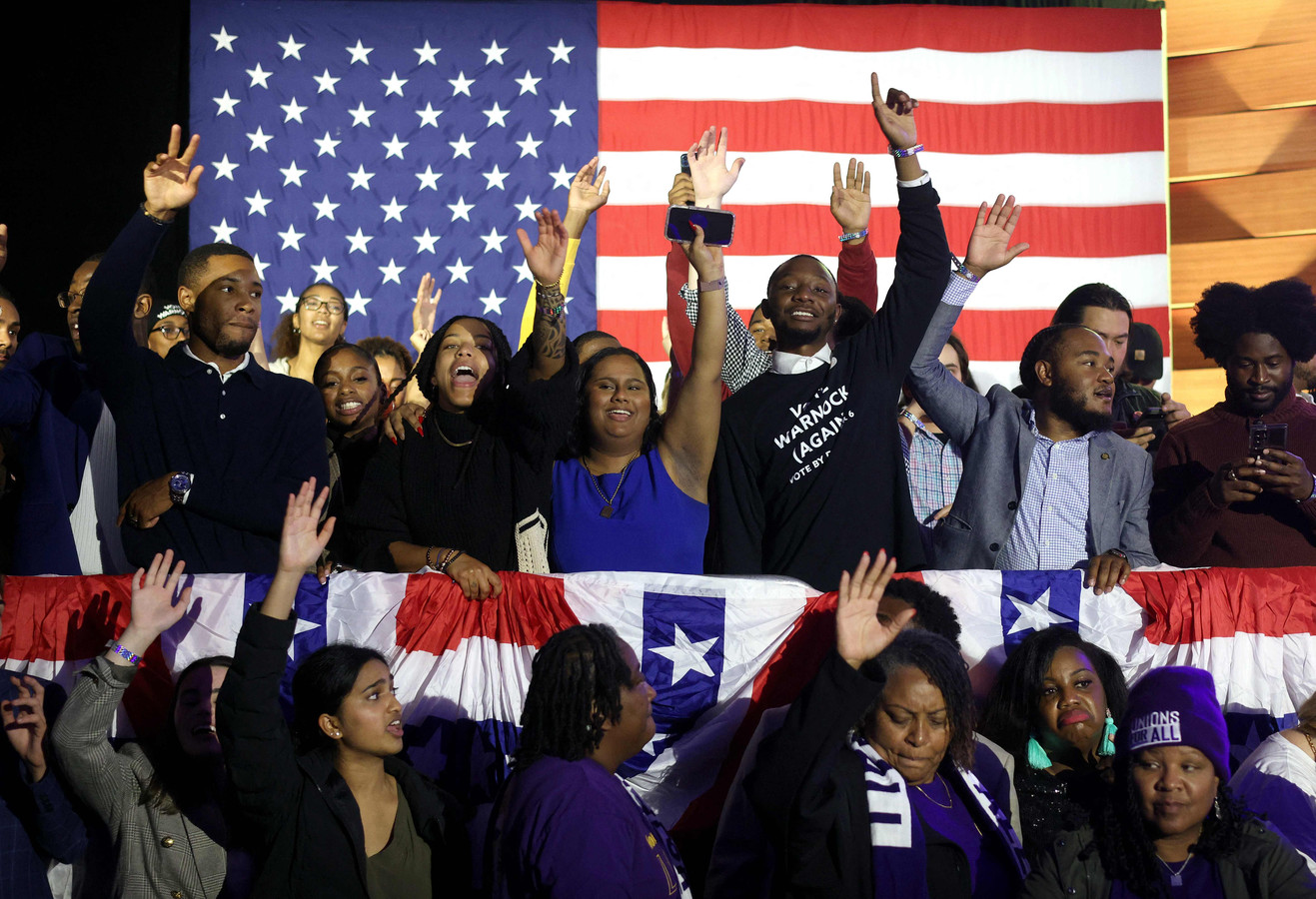 Uitgelaten aanhangers van de Democratisch senator Raphael Warnock in Georgia.