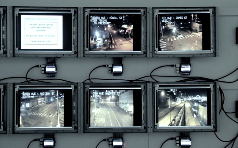 De installatie Seattle Crime Cams van Dries Depoorter geeft weer hoeveel politie-informatie je zonder veel moeite van het internet kunt plukken. Beeld rv Dries Depoorter