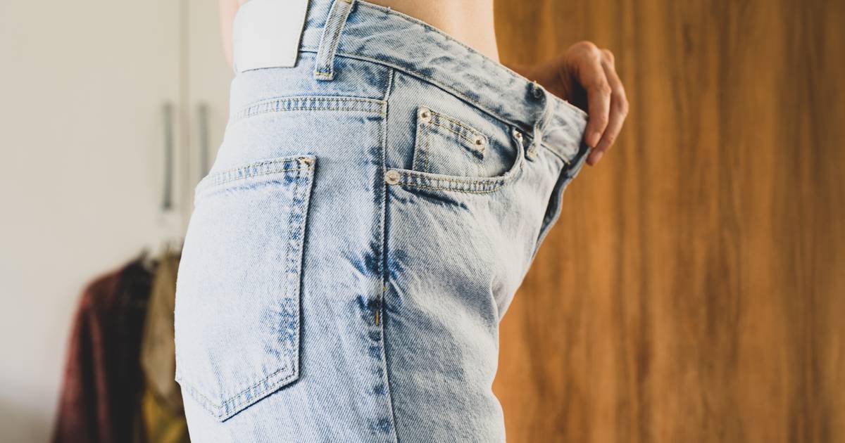 Negende Kruiden overschrijving Jeans die niet rond je taille past? Met een simpele schoenveter maak je je  broek een maatje kleiner | Nina | hln.be