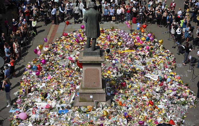 Op 25 mei 2017, enkele dagen na de aanslag, legden mensen bloemen en steunbetuigingen neer voor de slachtoffers en hun families.
