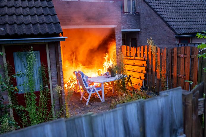 De korte maar felle brand veroorzaakte de nodige schade.