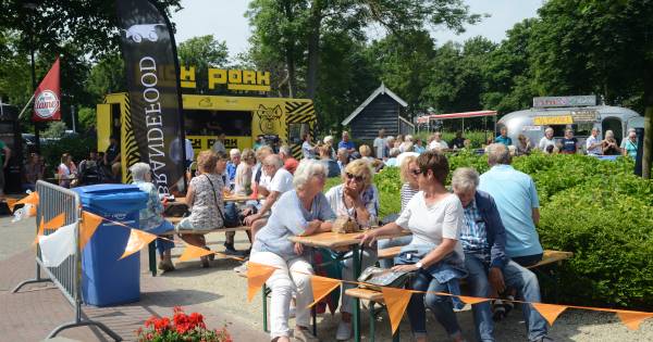 Een beetje eten en drinken verveelt niet op het foodtruckfestival in Burgh