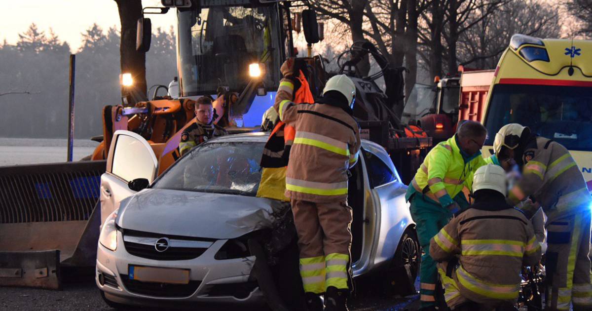 Zwaar ongeval met tractor in Dalfsen: autobestuurder gewond.