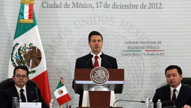 De Mexicaanse president Peña Nieto maandag bij de toelichting op zijn zespuntenplan voor de veiligheid. Beeld epa