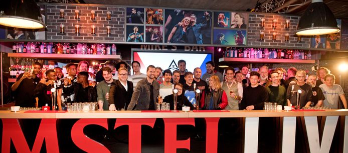 De leden van de Vrienden van Amstel Live tijdens de bekendmaking van de samenwerking met The Flying Dutch voor een eenmalig evenement De Vliegende Vrienden.