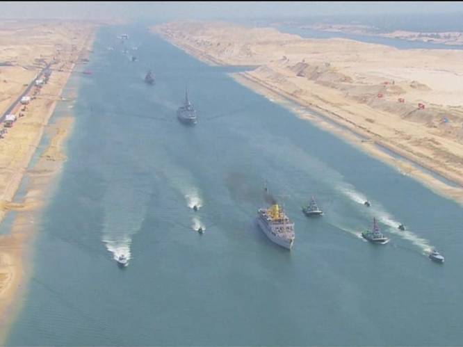 Vernieuwde Suezkanaal groots geopend