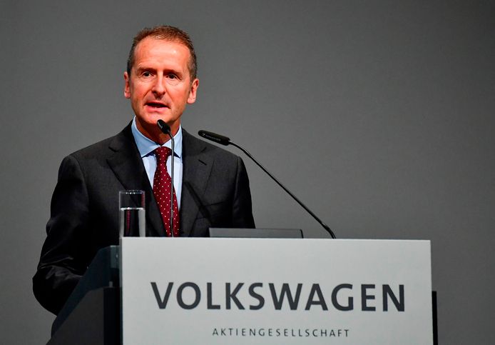Het autoconcern Volkswagen gaat in Duitsland een schrootpremie aanbieden aan de bezitters van oude dieselwagens (euronorm 1 tot 4), die kan oplopen tot 10.000 euro per voertuig. Op de foto de CEO van Volkswagen, Herbert Diess.