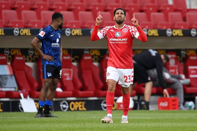 Phillipp Mwene juicht om een goal voor 1. FSV Mainz 05.