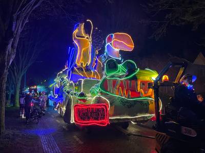 Loosbroek licht op met carnavalsoptocht
