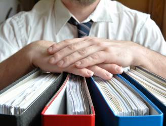 Gedemotiveerd, veel verlof en altijd 9-to-5? Zes clichés over ambtenaren onder de loep genomen