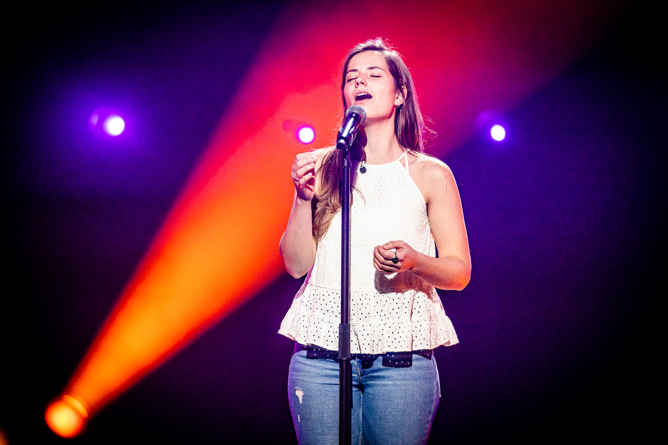 louise-moet-uit-the-voice-stappen-na-zware-val-gaan-slapen-en-op-de