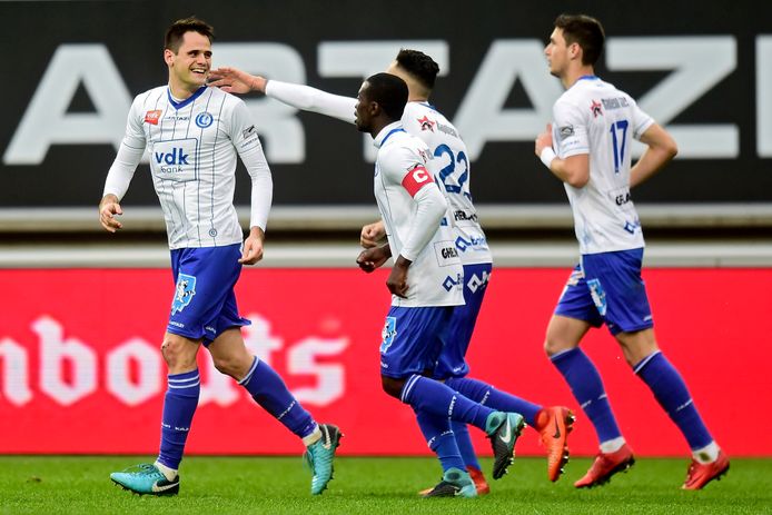 Andrijasevic (l), de dure vogel van AA Gent, viert na de 1-0