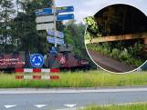 Militair voertuig op rotonde op Veluwe beklad, boom omgezaagd: ‘Dit gaat echt te ver’