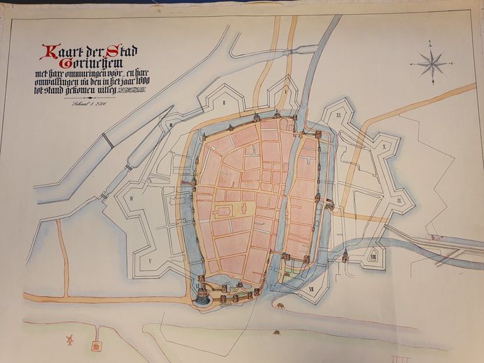 Op deze kaart is het gekleurde deel de stad na het vestingplan van Jacob Kemp. De stervorm eromheen is het daaropvolgende ontwerp van Adriaen Anthonisz.