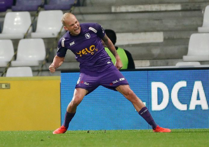 'Rapha' Holzhauser viert een van z'n goals tegen Sint-Truiden.