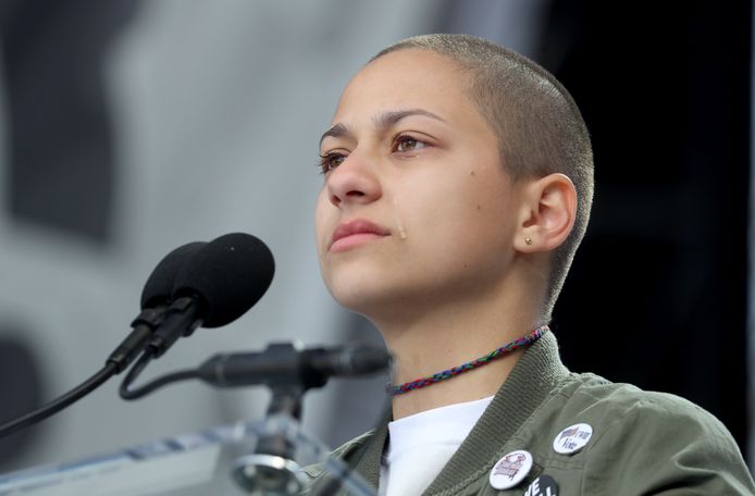 Emma Gonzalez (18) overleefde de schietpartij in Marjory Stoneman Douglas High School in Parkland, Florida, op 14 februari. Daarbij kwamen 17 mensen om het leven. Ze is het gezicht geworden van de "Never Again"-beweging tegen wapengeweld.