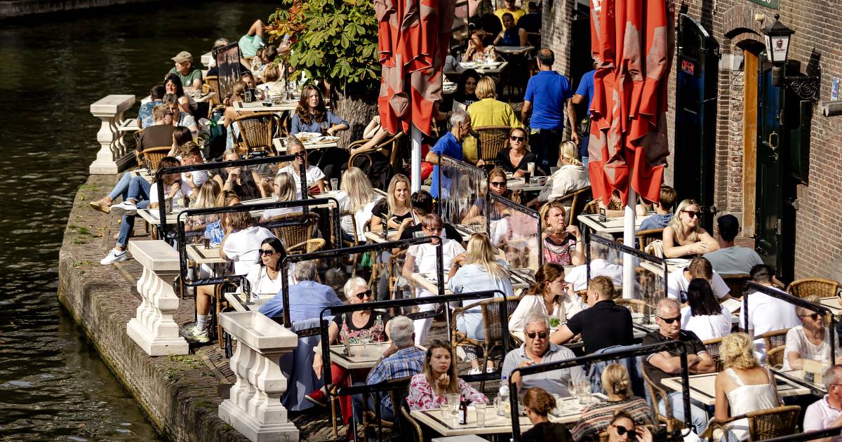 Un cappotto invernale può stare su un attaccapanni: il mercurio supera i 20 gradi |  interno