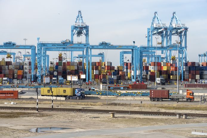 Containers in de haven van Rotterdam.