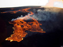 Een luchtfoto van US Geological Survey van de uitbarsting van de Mauna Loa.