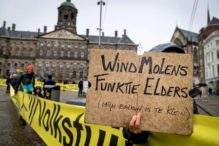 Protest op de Dam tegen de windmolenplannen van het gemeentebestuur. Beeld Hollandse Hoogte/ANP