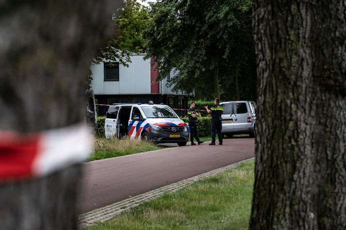 Bij een schietpartij aan de Scherpenkampweg in Nijmegen is woensdagavond een dode gevallen. Politie en forensische recherche doen donderdag onderzoek in en om de woning op het complex van voormalig Kinderdorp Neerbosch.