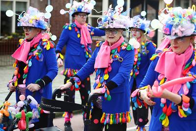 Optocht Knusterooierslaand in foto’s