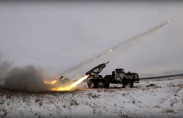 Archiefbeeld 16 december: Russische troepen tijdens een militaire oefenactie nabij de Russische stad Orenburg.
