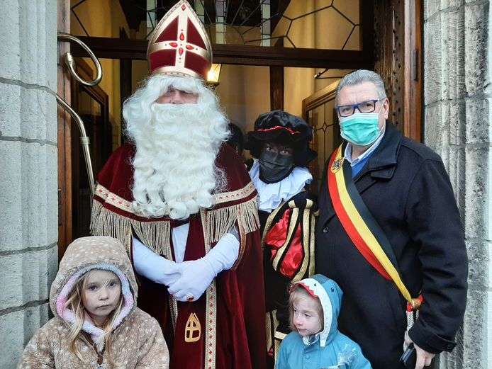 Sinterklaas kwam eindelijk nog eens naar Hoogstraten en daar waren héél veel kindjes blij om.