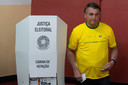 De Braziliaanse president Jair Bolsonaro na het uitbrengen van zijn stem.
