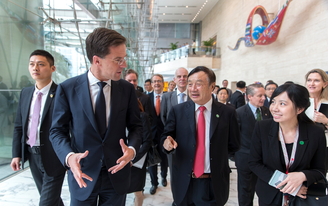Premier Mark Rutte tijdens een bezoek aan Huawei in het Chinese Shenzhen in 2020 Beeld Hollandse Hoogte /  ANP