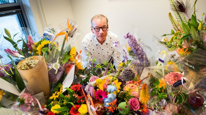 Fred Meijer werd bij zijn afscheid als directeur van het Edison College bedolven onder de bloemen. De meest opmerkelijke cadeaus kwamen echter van zijn eigen kinderen.