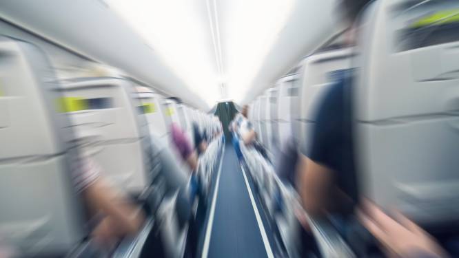 Niets zo vervelend als turbulentie: wat veroorzaakt al dat geschok en waar in het vliegtuig heb je er het minste last van?  