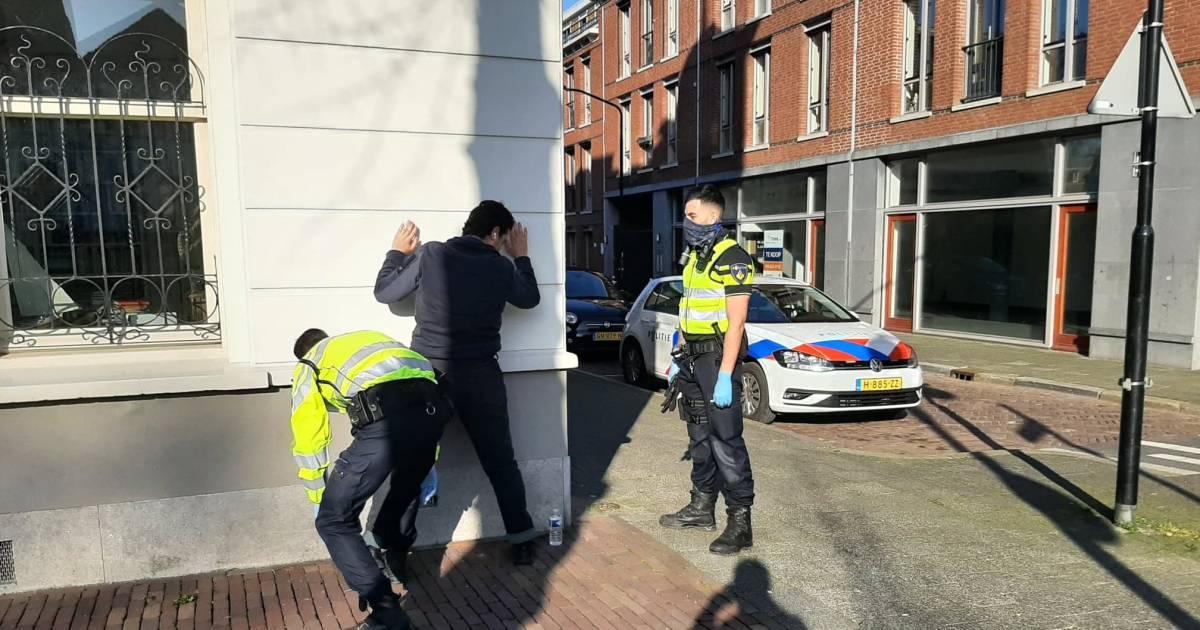Politie houdt actie preventief fouilleren en vindt mes en verdovende middelen.