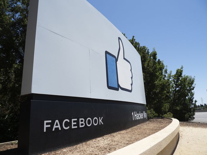 De ingang van de campus van Facebook in Californië.