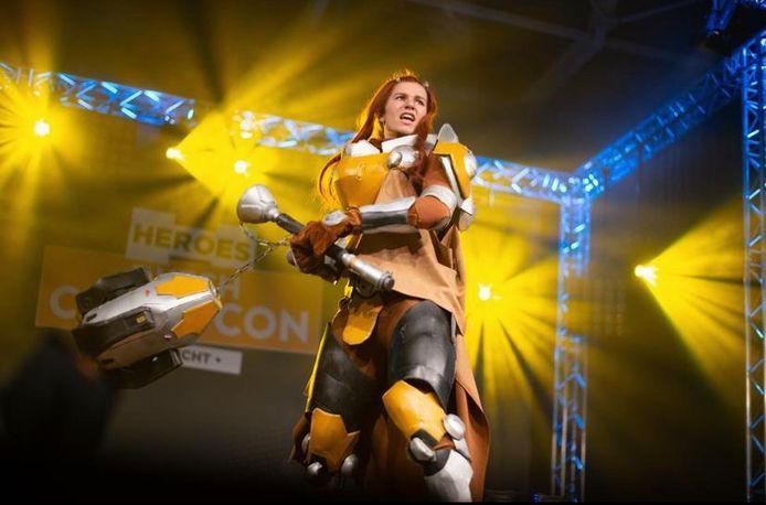 Lonneke van Duijnhoven uit Boekel doet aan het zogeheten cosplay.