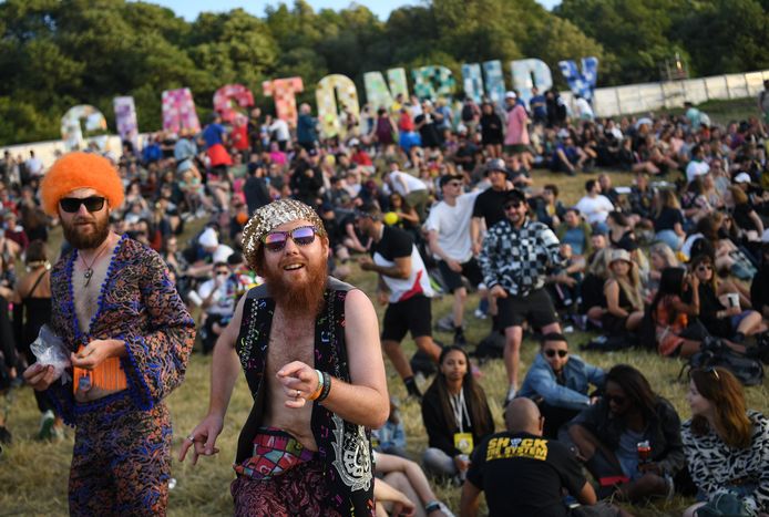 Glastonbury lokt normaal gesproken jaarlijks zo’n 200.000 toeschouwers.