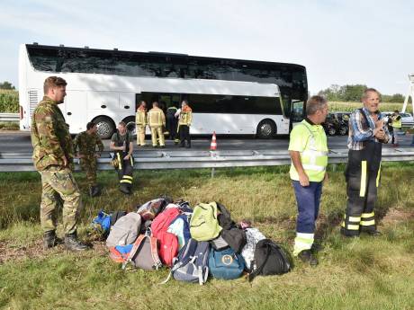 Kinderen na busongeluk opgevangen door omwonende en begeleiders: ‘Ik wilde ze zo snel mogelijk een veilige plek bieden’