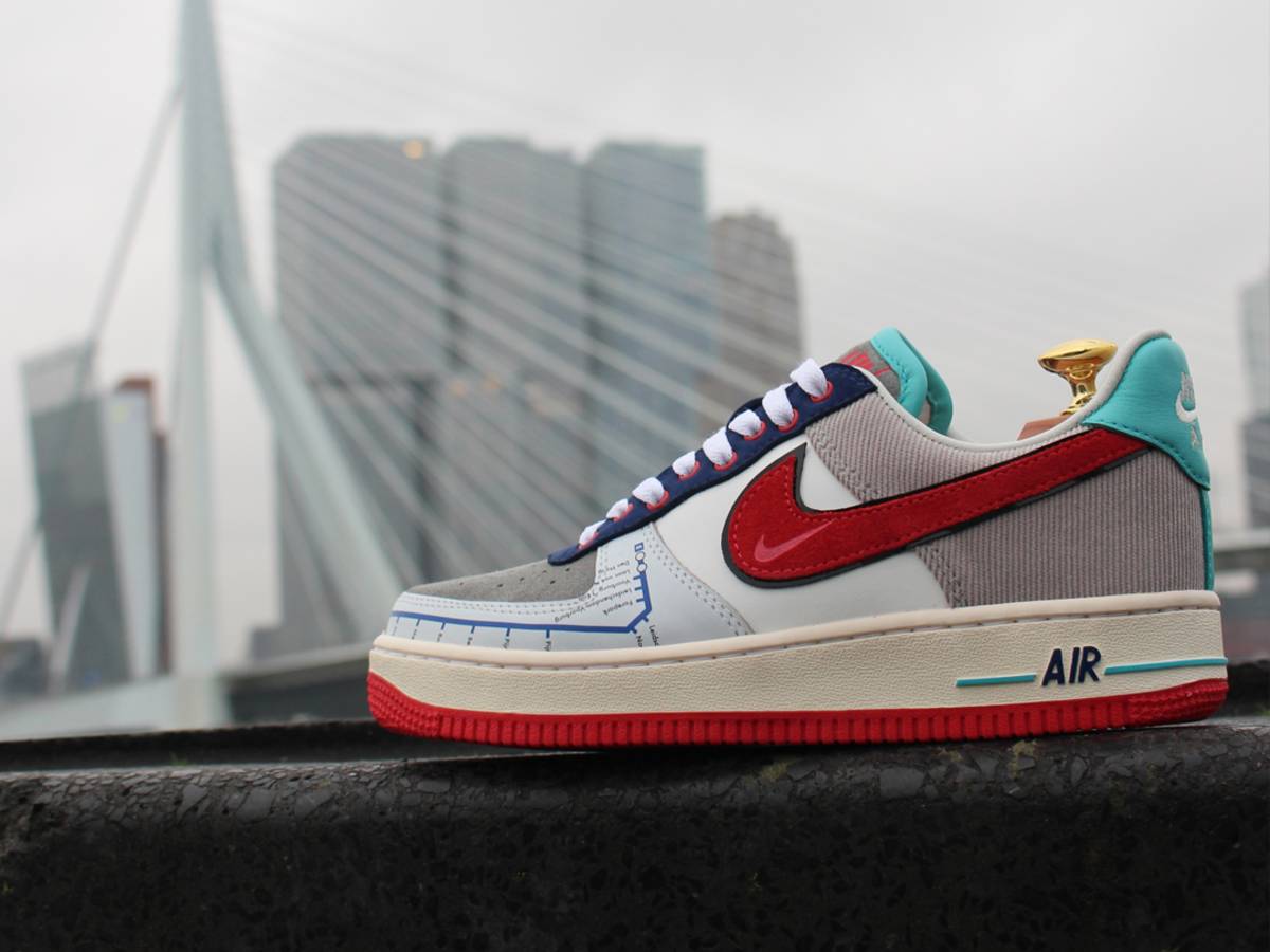 Met deze schoen reis je wel heel gepast in het ov RET verloot exclusieve sneakers in eigen huisstijl Rotterdam pzc