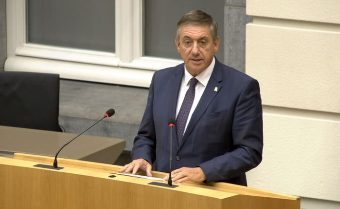 Jan Jambon tijdens zijn statement in het Vlaams Parlement