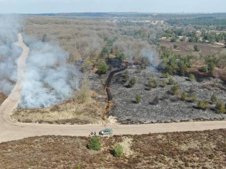 Natuurbrand op de Leusderheide: uitbreidingsgevaar door droogte, verkeershinder op A28
