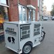 Deze Amsterdamse bedacht een elektrische hondenuitlaatfiets met vier hokjes