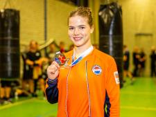 Nederlands bokstalent Megan de Cler (19) negeert WK-boycot, bond verbreekt lidmaatschap 